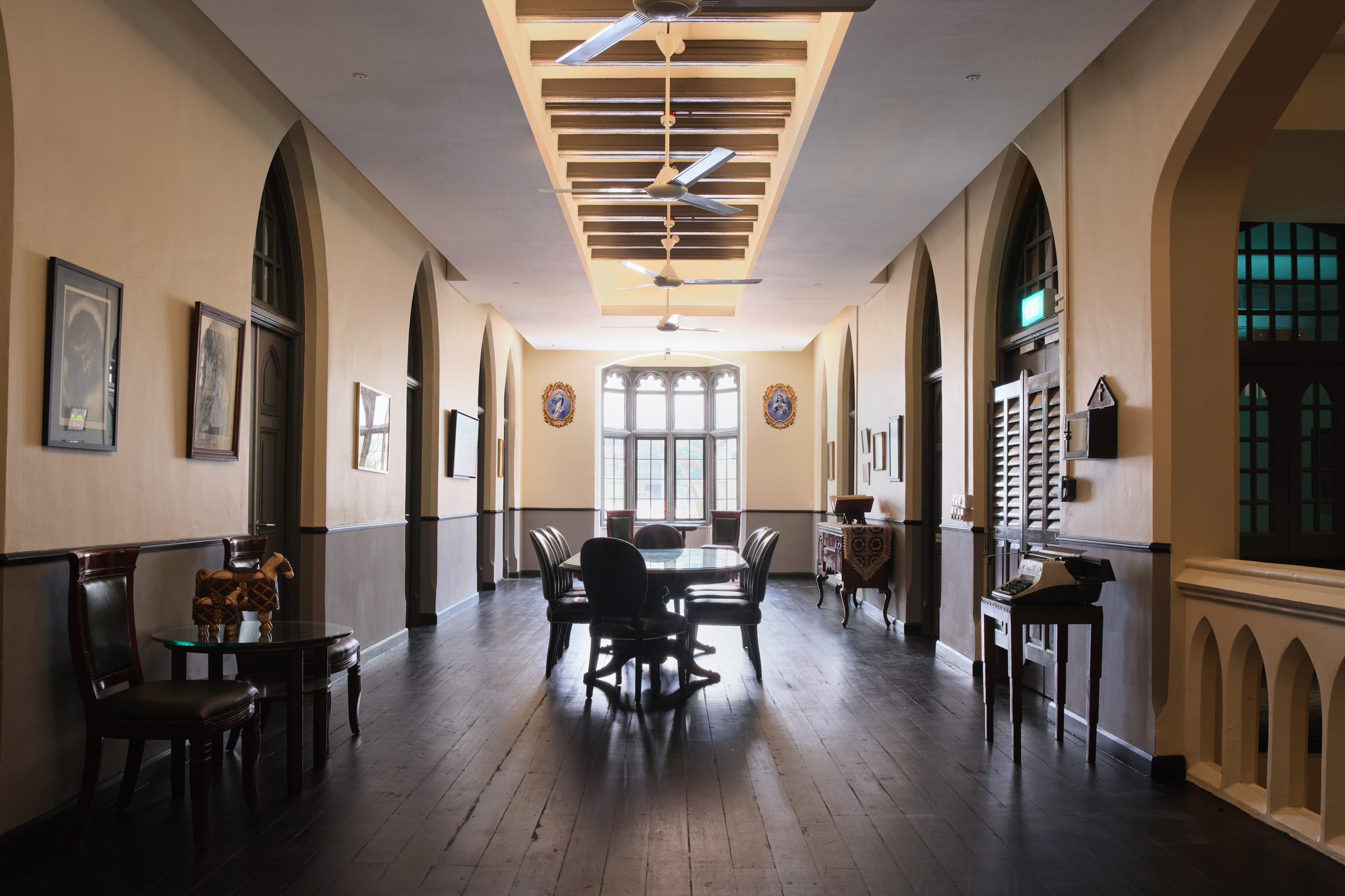 The architectural elements in the hall on the upper floor were conserved but some of the utilities, including lighting and ventilation, were updated