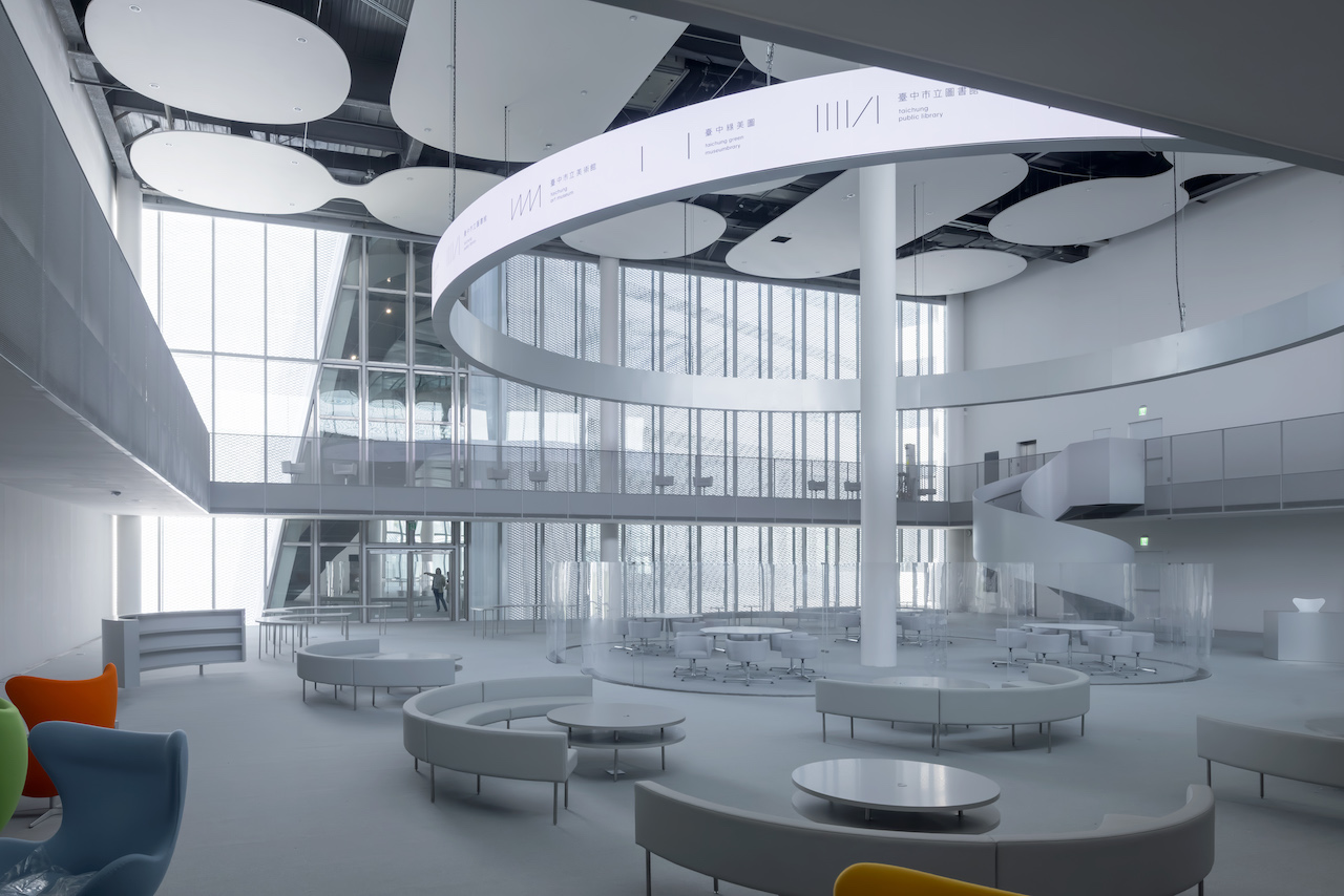 The Digital HUB at Taichung Public Library, which features over 1,000,000 physical books and digital resources (Photo: Iwan Baan)