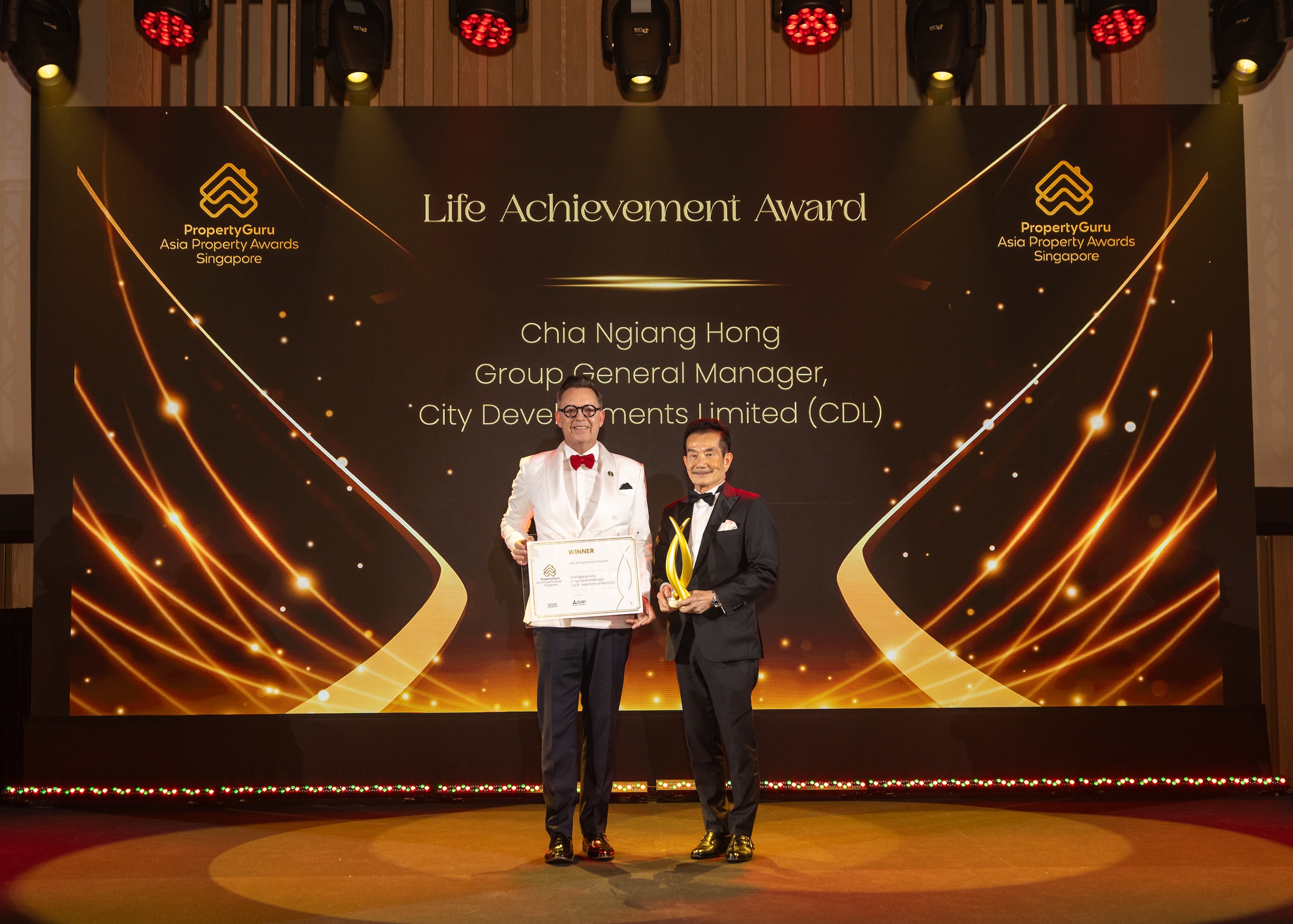 Chia Ngiang Hong, Group General Manager of CDL, receives the inaugural Life Achievement Award for over four decades of leadership and contribution to Singapore’s property industry.