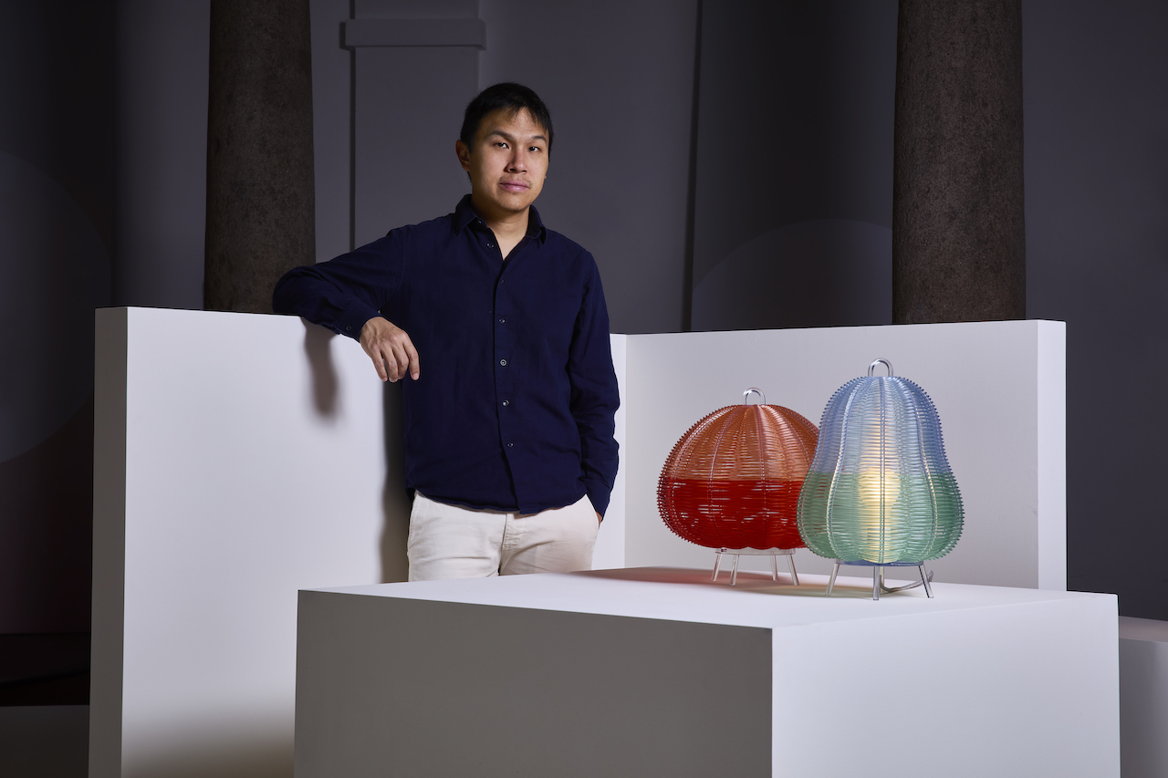 Gabriel Tan presents Good Gourd – Hybrid Basketry Lamps, a pair of colourful table lamps that are handwoven around 3D printed resin structures using traditional basket-weaving techniques.