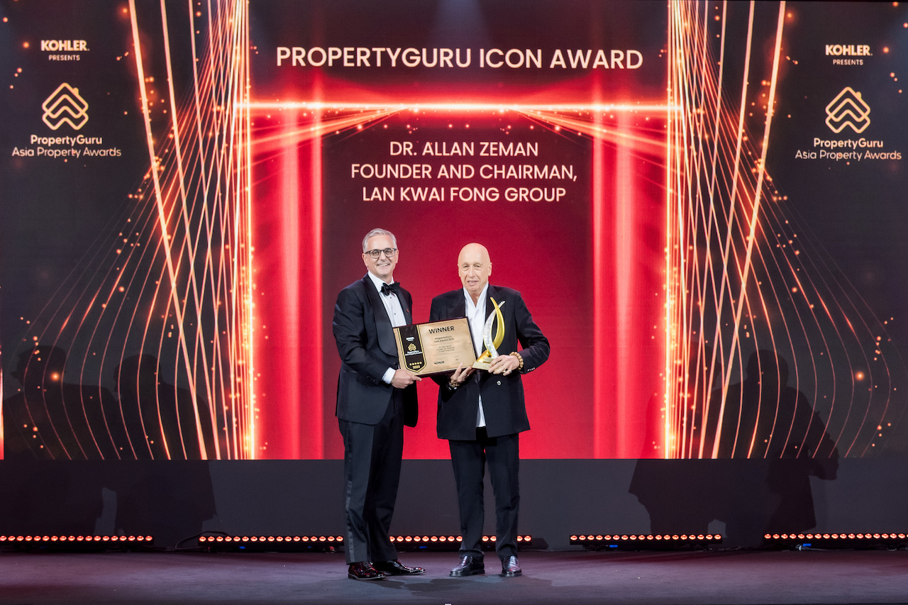 PropertyGuru Icon Awardee, Dr. Allan Zeman, founder and chairman of Lan Kwai Fong Group (right), with Jeremy Williams, PropertyGuru Group, Managing Director-Marketplaces