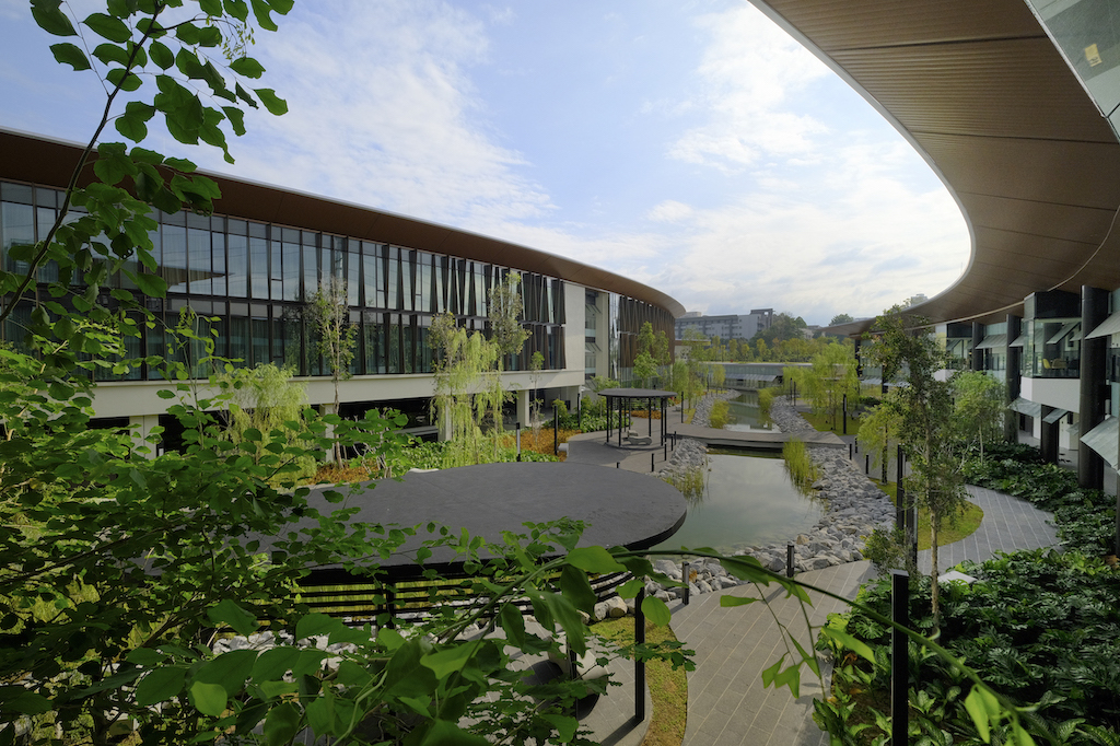 The campus features a 4-acre man-made lake and stream that weave through and around the building, lowering ambient temperatures while promoting wellbeing and ecological system development.