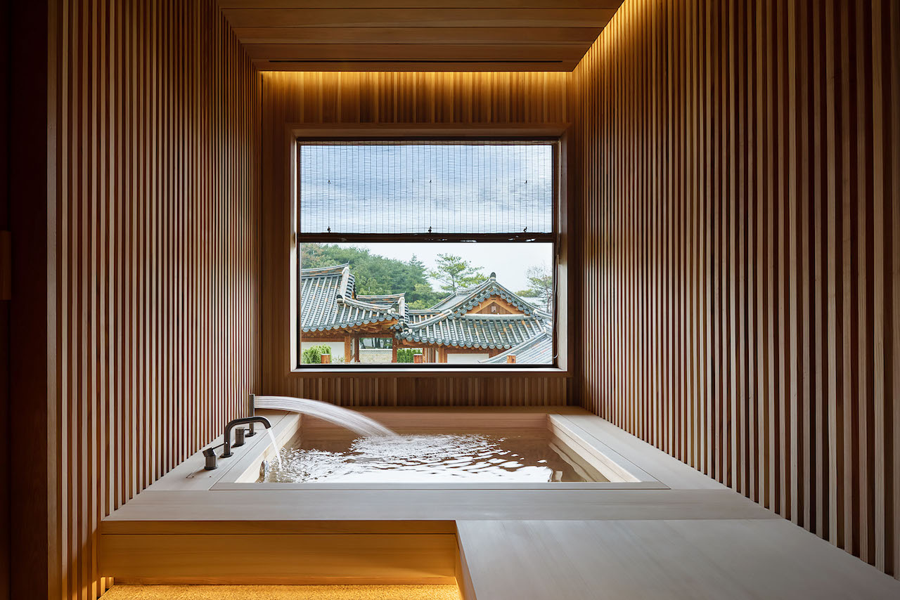 Each room is equipped with a hinoki bathtub.