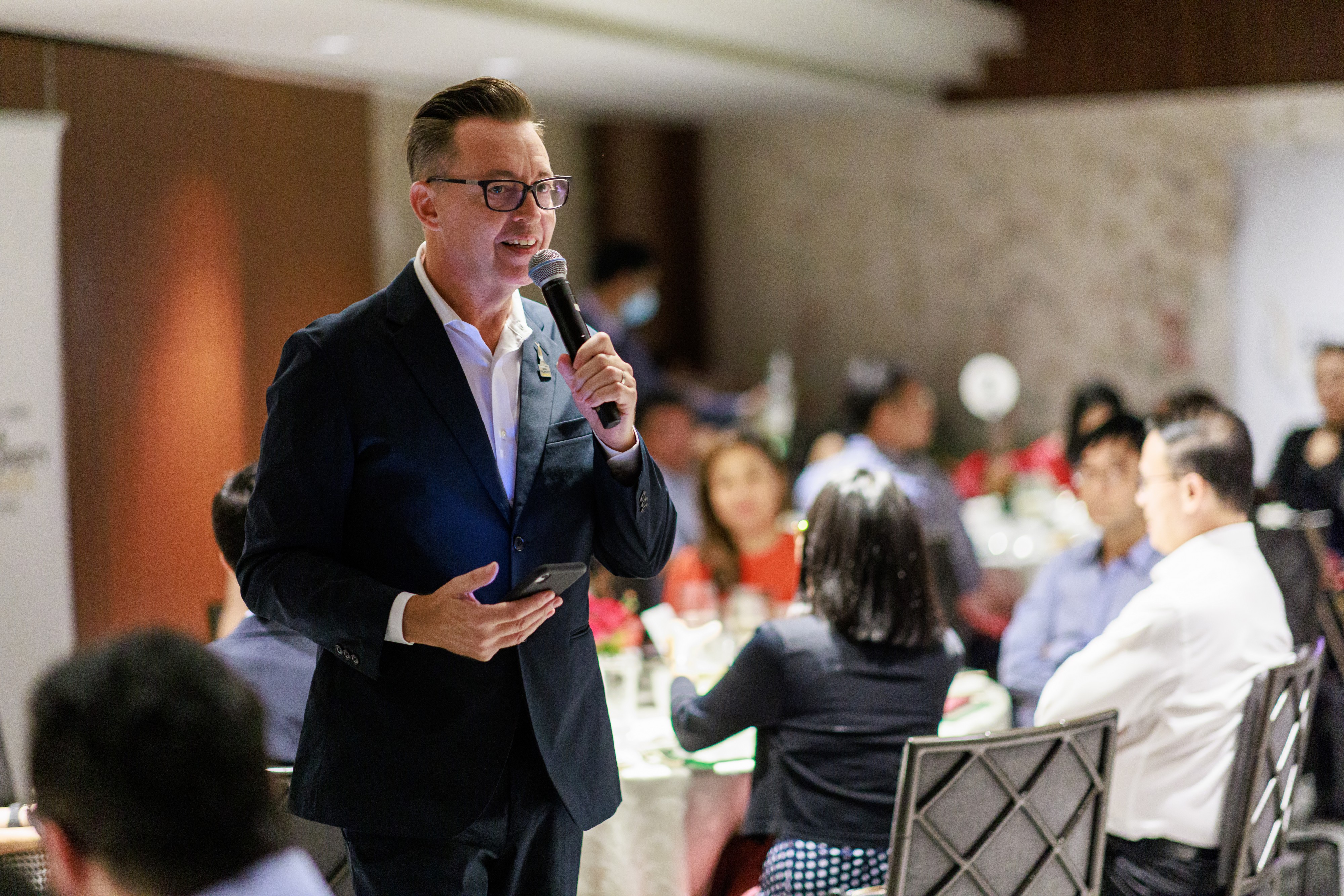 Jules Kay, General Manager of PropertyGuru Asia Property Awards & Events, delivers his opening remarks during the PropertyGuru Asia Property Awards (Singapore) Leaders’ Luncheon on 12 May at The Capitol Kempinski Hotel Singapore