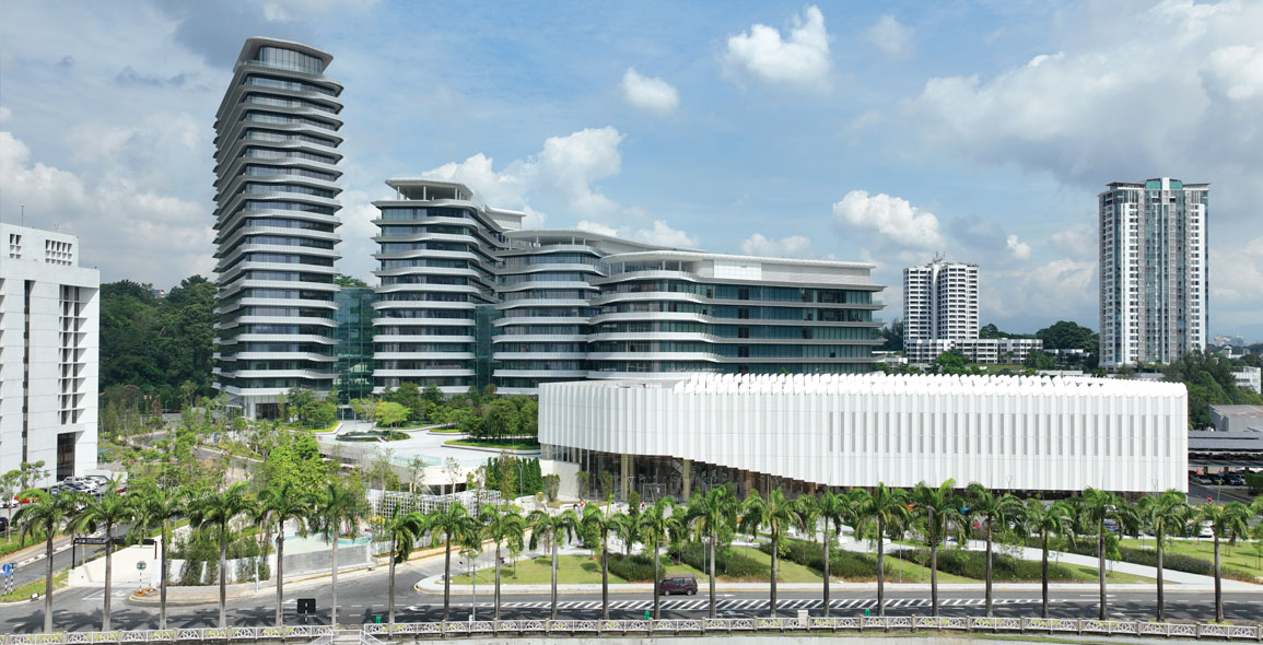 The cascading forms of office blocks and convention centre inform a low-lying campus design both contextual and reciprocal to its brownfield surroundings.