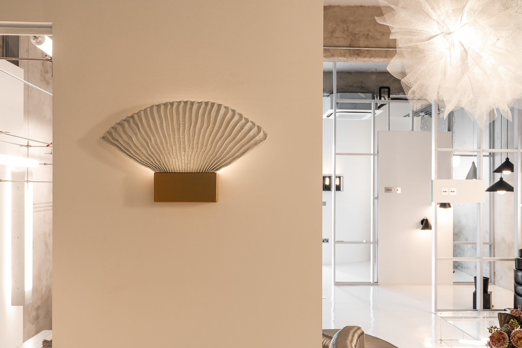 The Gold Venus wall lamp, a result of Sol Luminaire™’s collaboration with a-emotional light, captures the essence of refined elegance and organic beauty. Inspired by the delicate form of a seashell, this lamp combines intricate craftsmanship with a luxurious gold finish, creating a stunning focal point in any room.